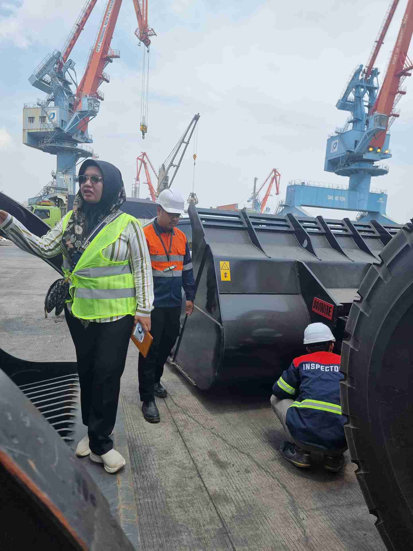Riksa Uji Wheel Loader Gallery Riksa Uji Van Oord - 1