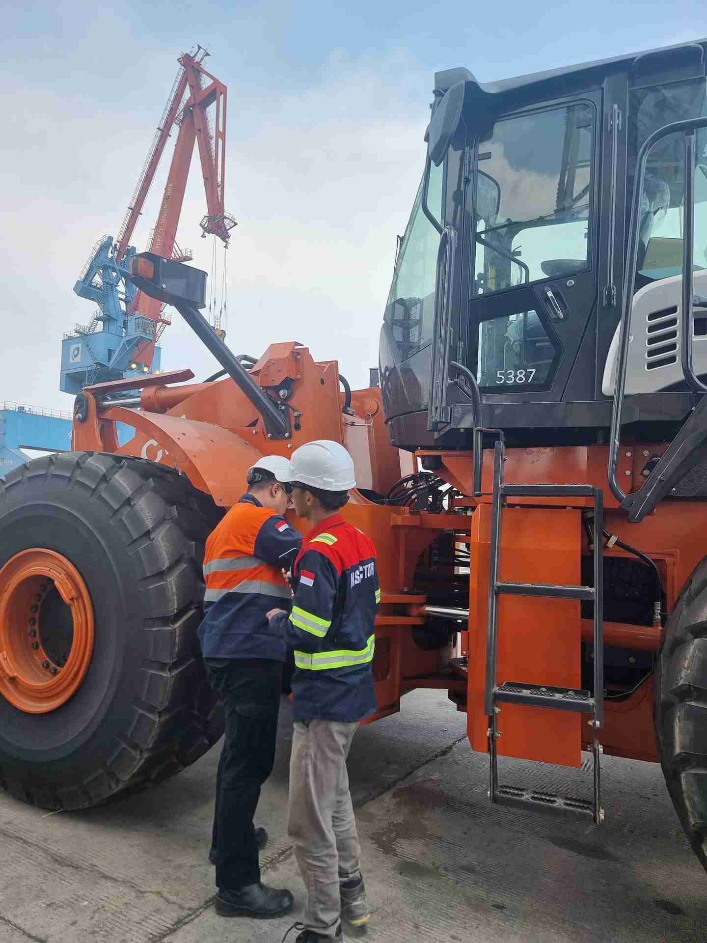 Riksa Uji Wheel Loader Gallery Riksa Uji Van Oord - 5